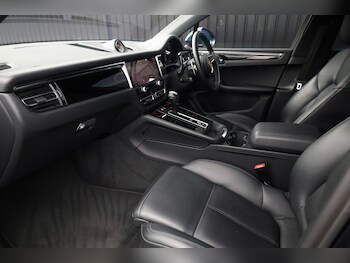 Used Porsche Macan 2021 for sale - 77335698: Photo