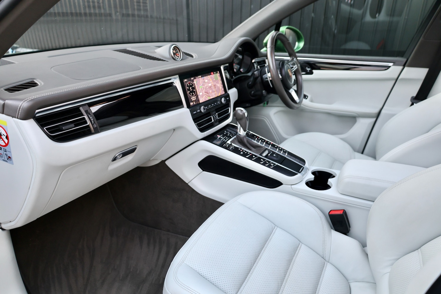 Used Porsche Macan 2020 for sale - 77888251: Photo 3