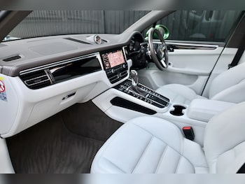 Used Porsche Macan 2020 for sale - 77888251: Photo