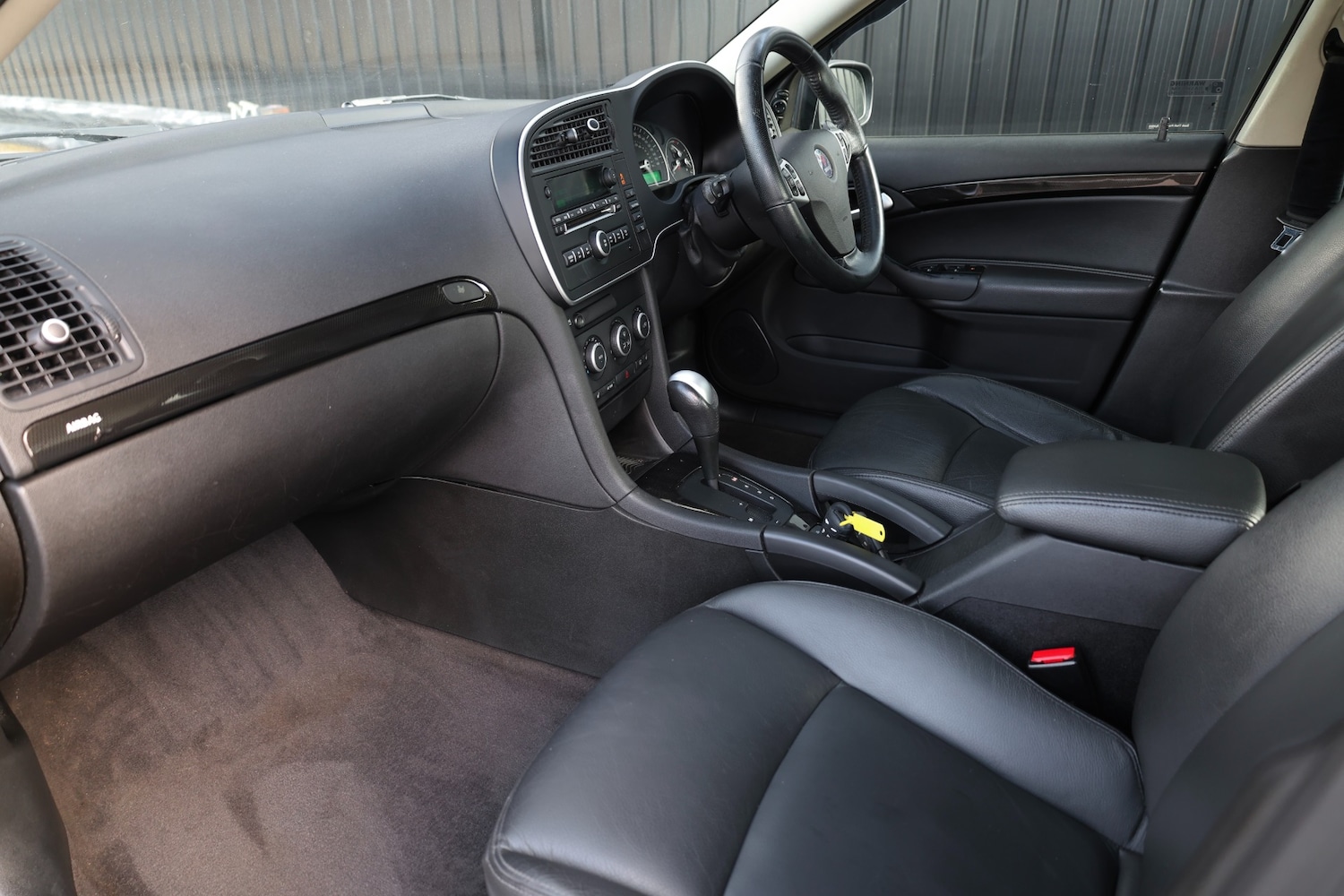 Used Saab 9-3 2010 for sale - 78112236: Photo 3