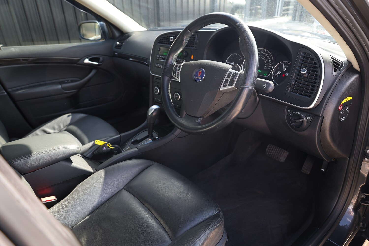 Used Saab 9-3 2010 for sale - 78112236: Photo 7