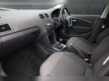 Used Volkswagen Polo 2016 for sale - 76761183: Photo