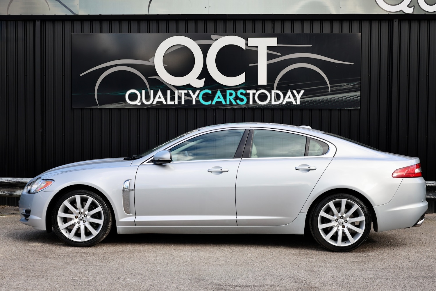 Used Jaguar XF 2010 for sale - 78090269: Photo 2