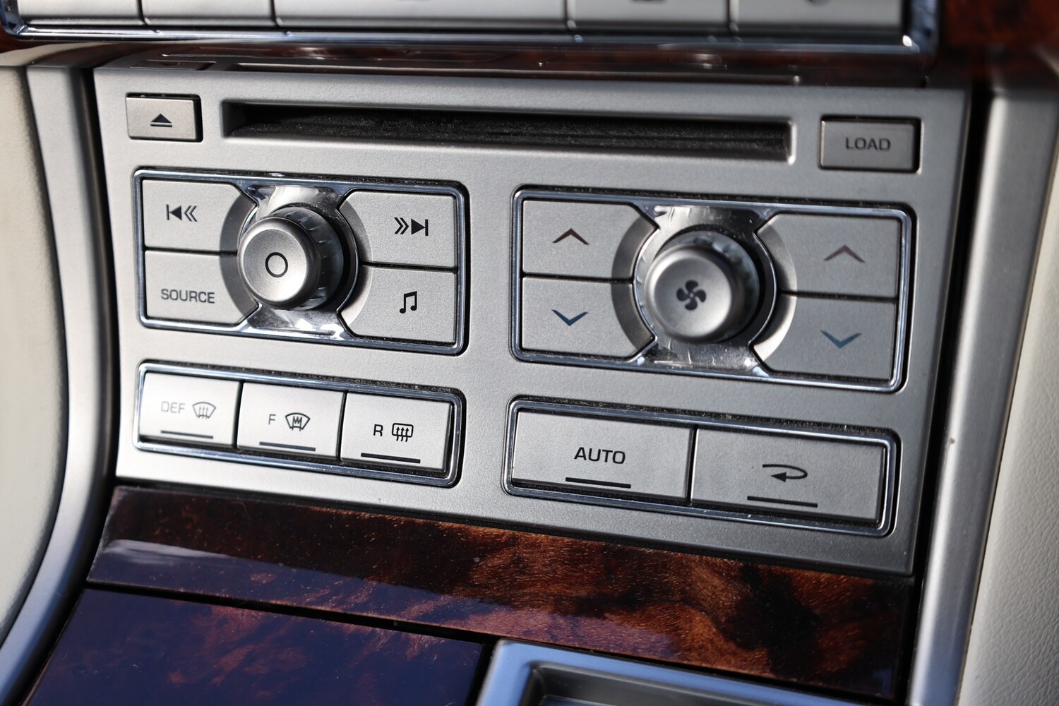 Used Jaguar XF 2010 for sale - 78090269: Photo 26