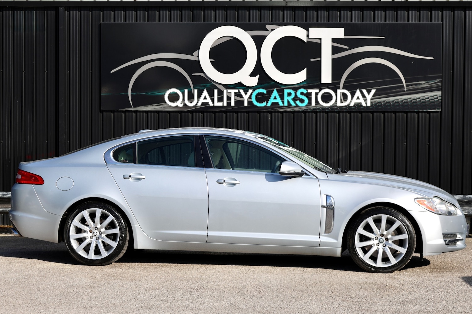 Used Jaguar XF 2010 for sale - 78090269: Photo 4