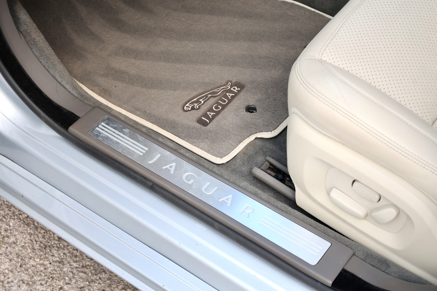 Used Jaguar XF 2010 for sale - 78090269: Photo 42