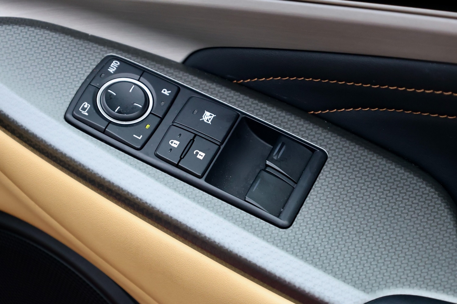 Used Lexus RC 2016 for sale - 77000365: Photo 17