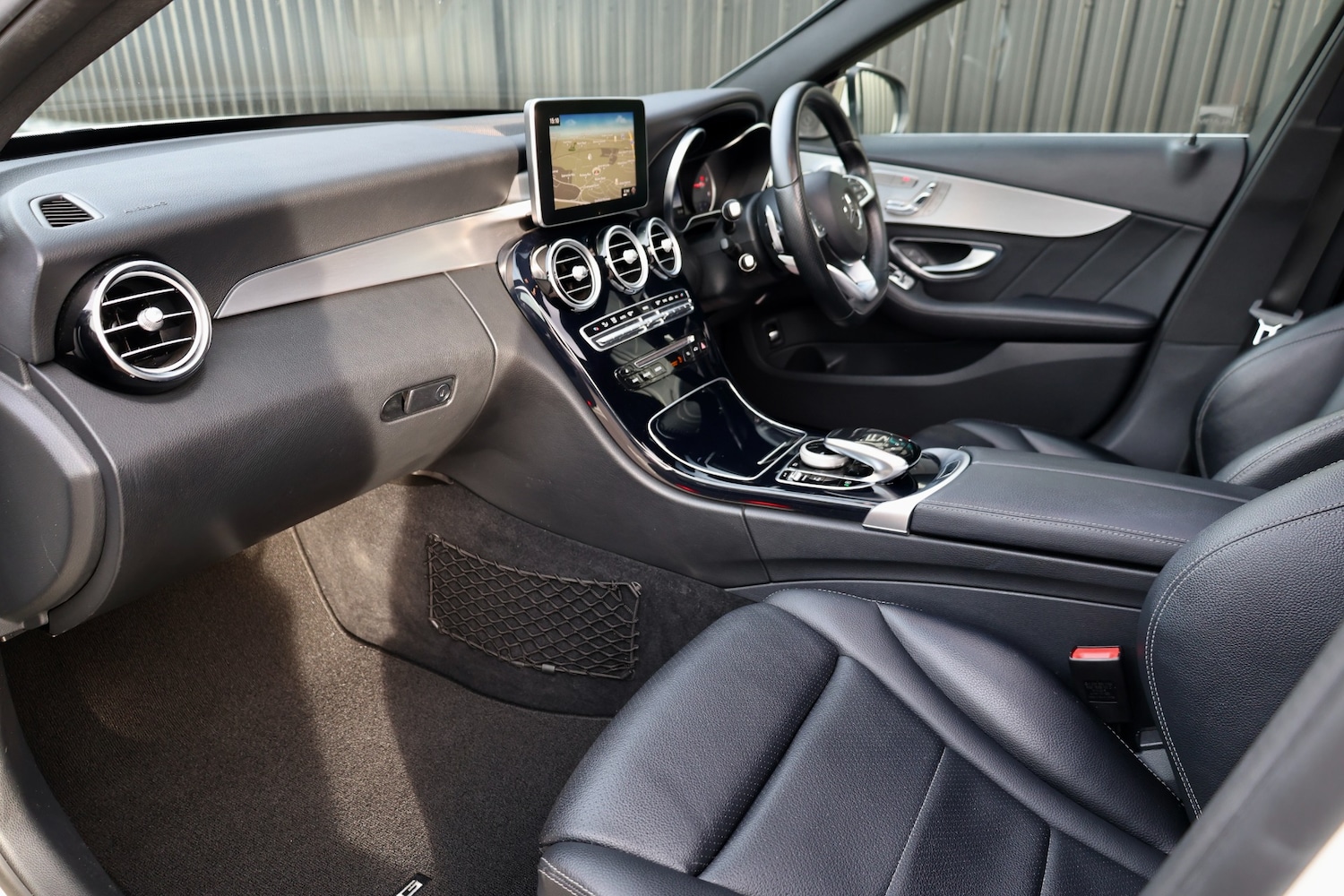 Used Mercedes-Benz C Class 2016 for sale - 77589302: Photo 3