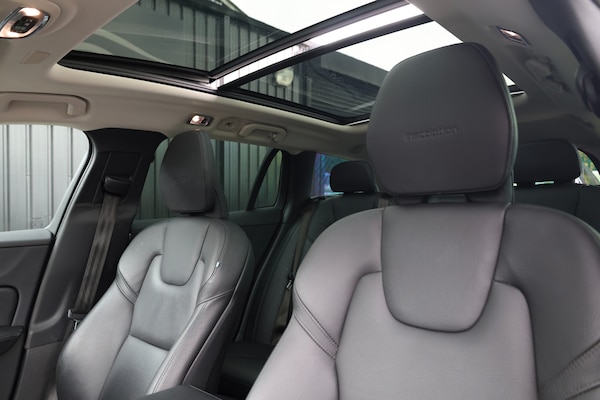 Used Volvo V60 2018 for sale - 75348234: Photo 12