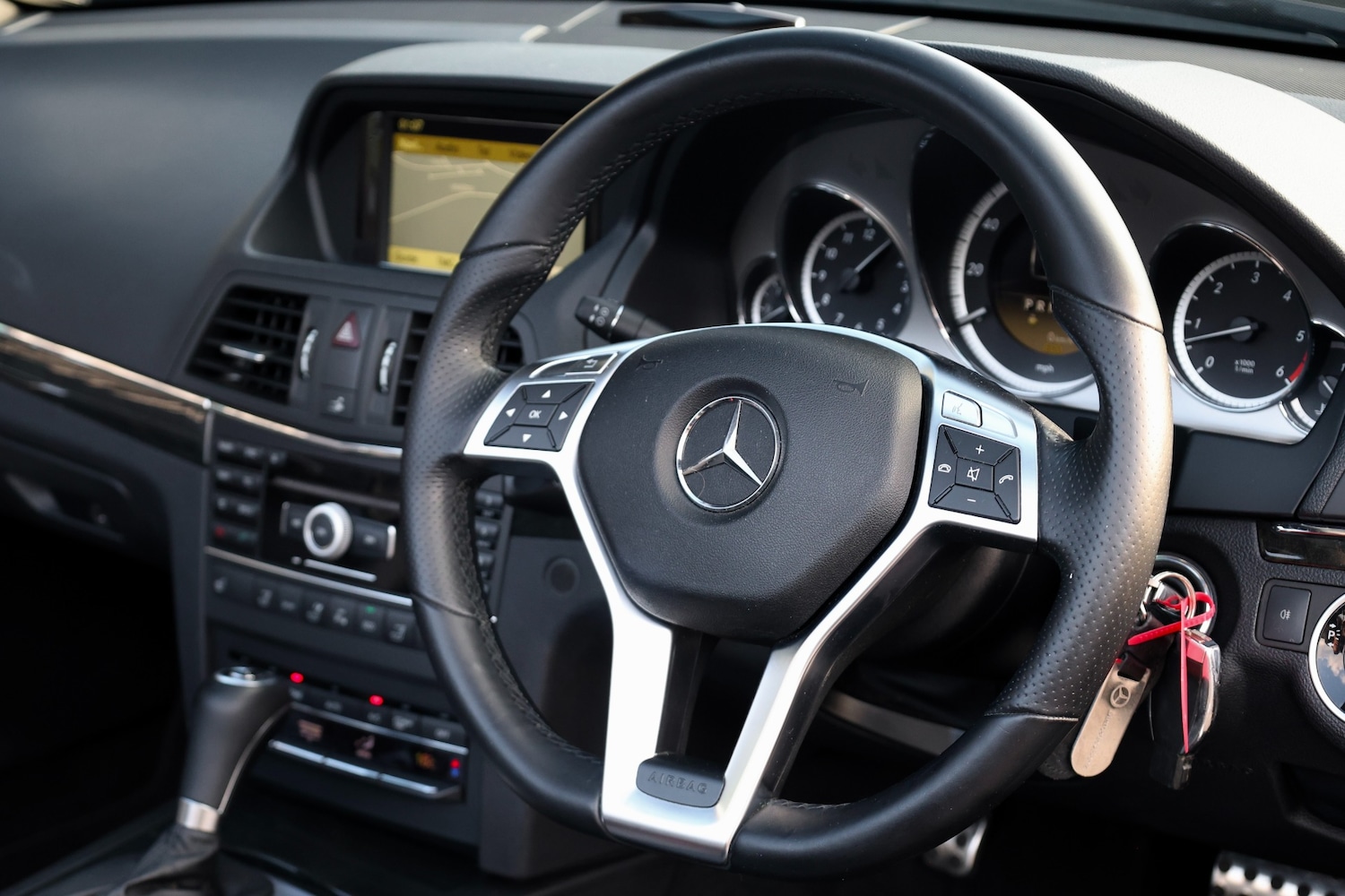 Used Mercedes-Benz E-Class 2011 for sale - 76125435: Photo 19