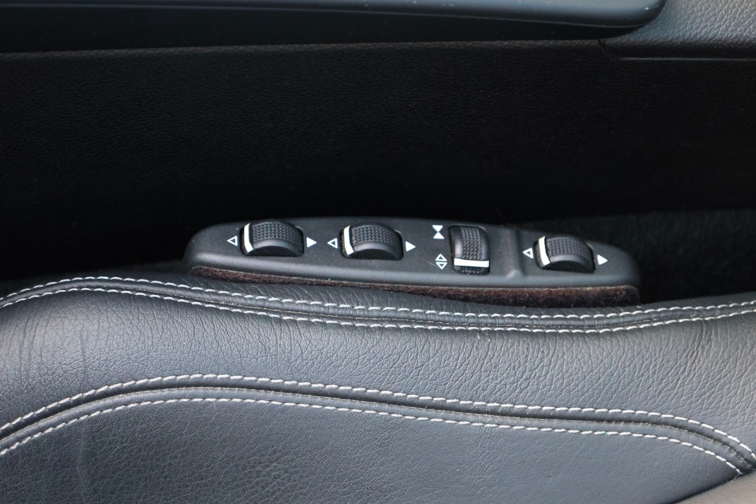 Used Mercedes-Benz E-Class 2011 for sale - 76125435: Photo 24