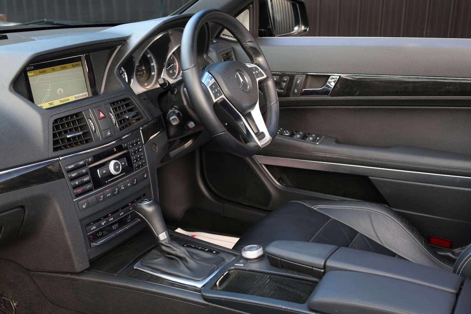 Used Mercedes-Benz E-Class 2011 for sale - 76125435: Photo 8
