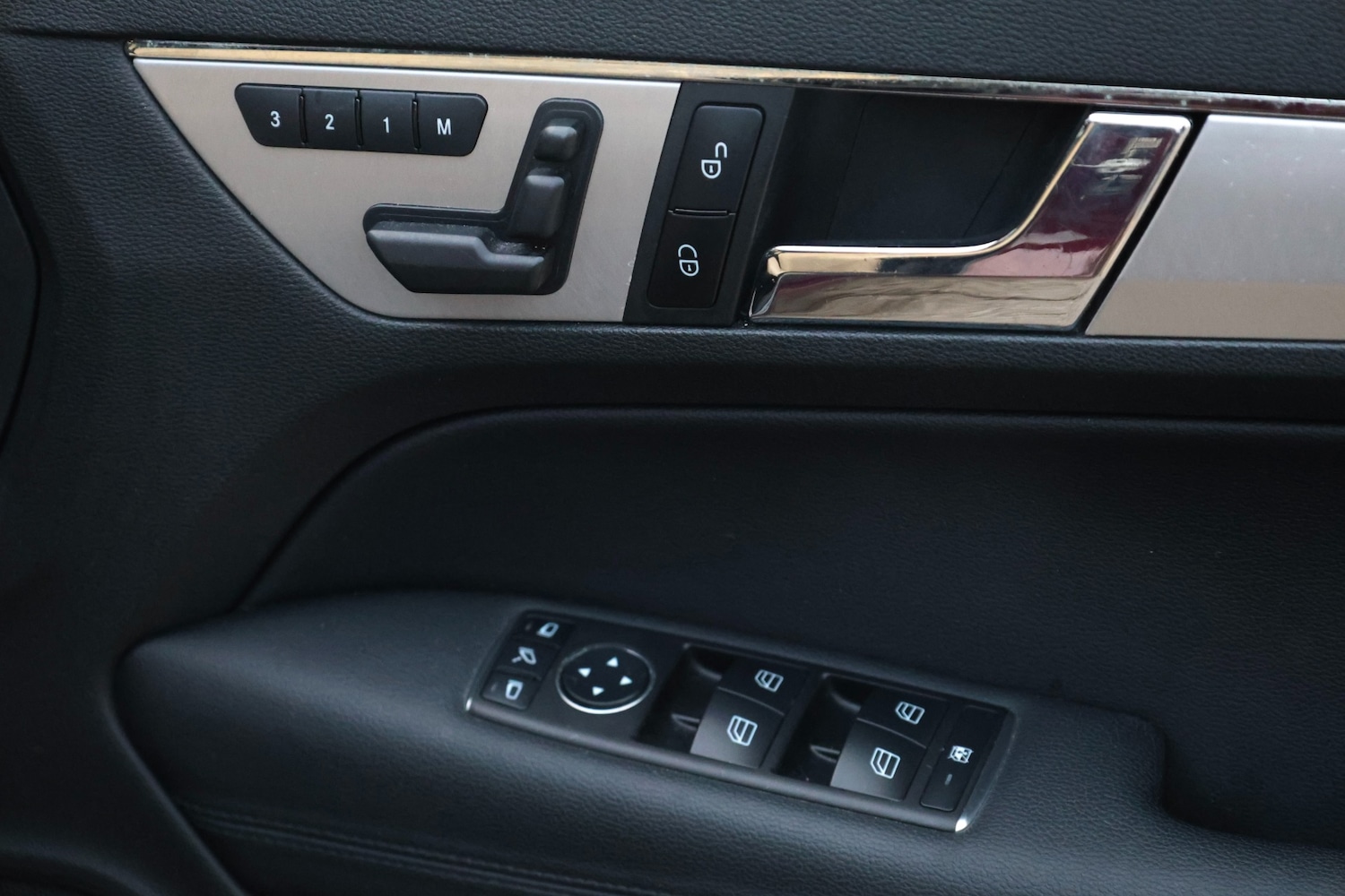 Used Mercedes-Benz E Class 2011 for sale - 77270393: Photo 20