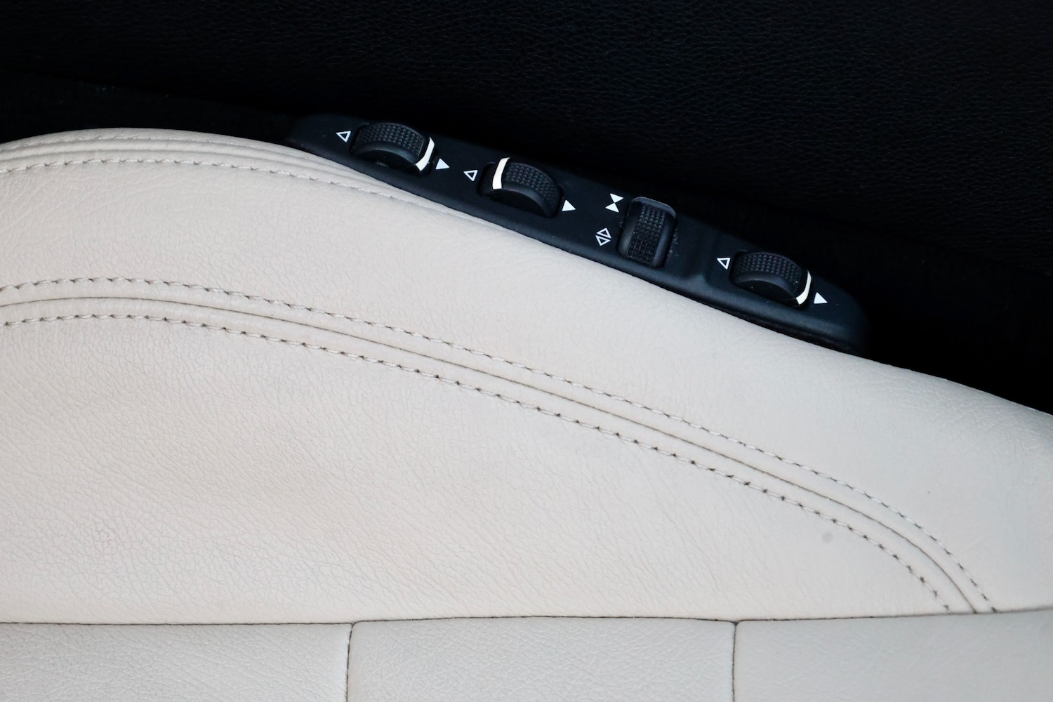 Used Mercedes-Benz E Class 2011 for sale - 77270393: Photo 24