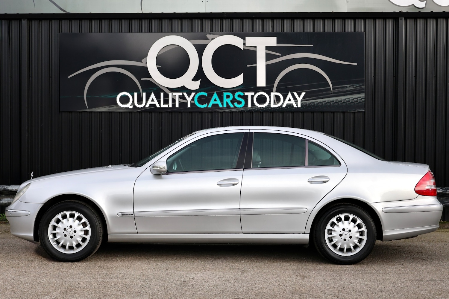 Used Mercedes-Benz E Class 2002 for sale - 77983378: Photo 2