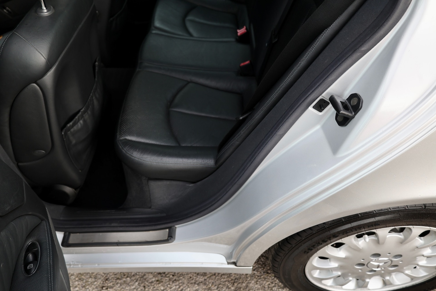 Used Mercedes-Benz E Class 2002 for sale - 77983378: Photo 30