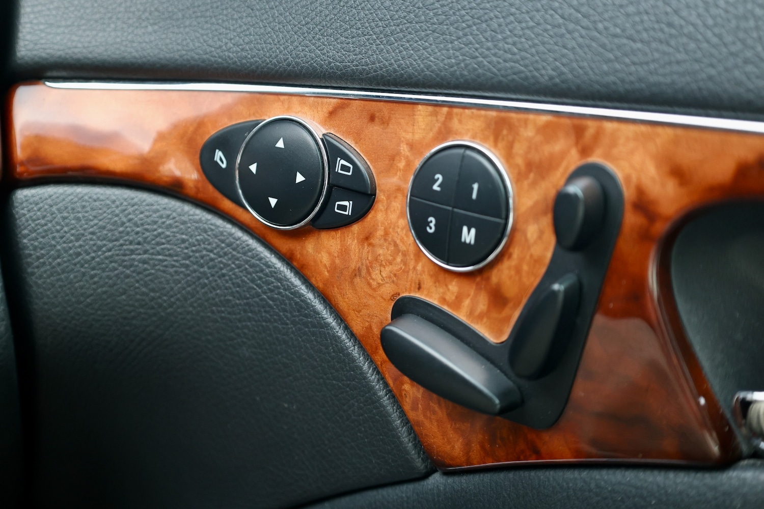 Used Mercedes-Benz E Class 2002 for sale - 77983378: Photo 37