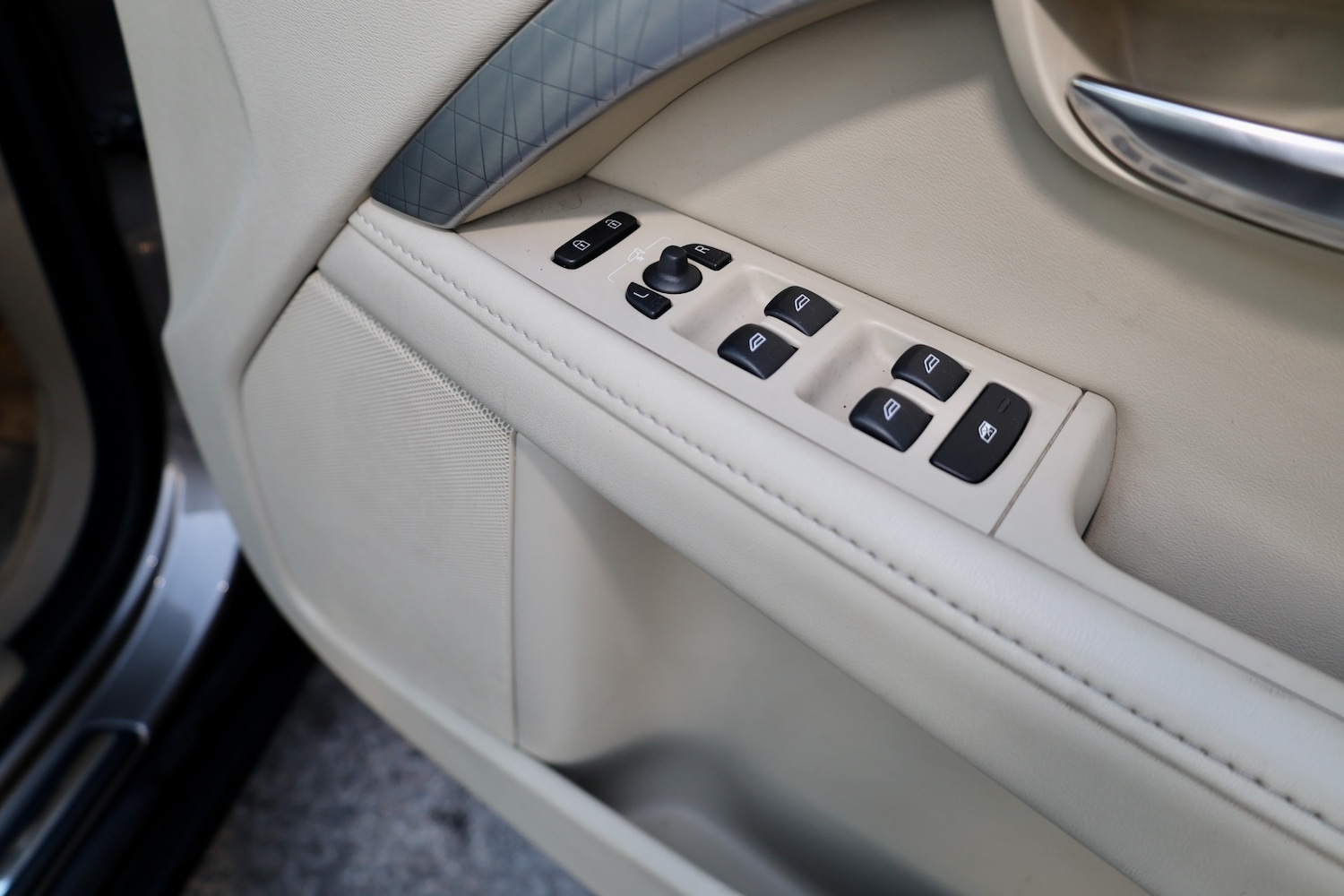 Used Volvo XC70 2011 for sale - 76529244: Photo 13