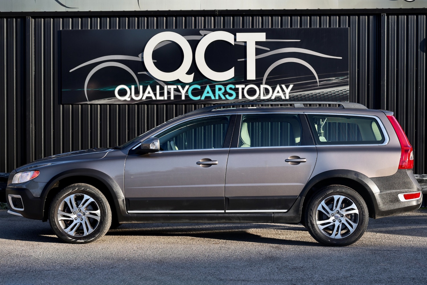 Used Volvo XC70 2011 for sale - 76529244: Photo 2