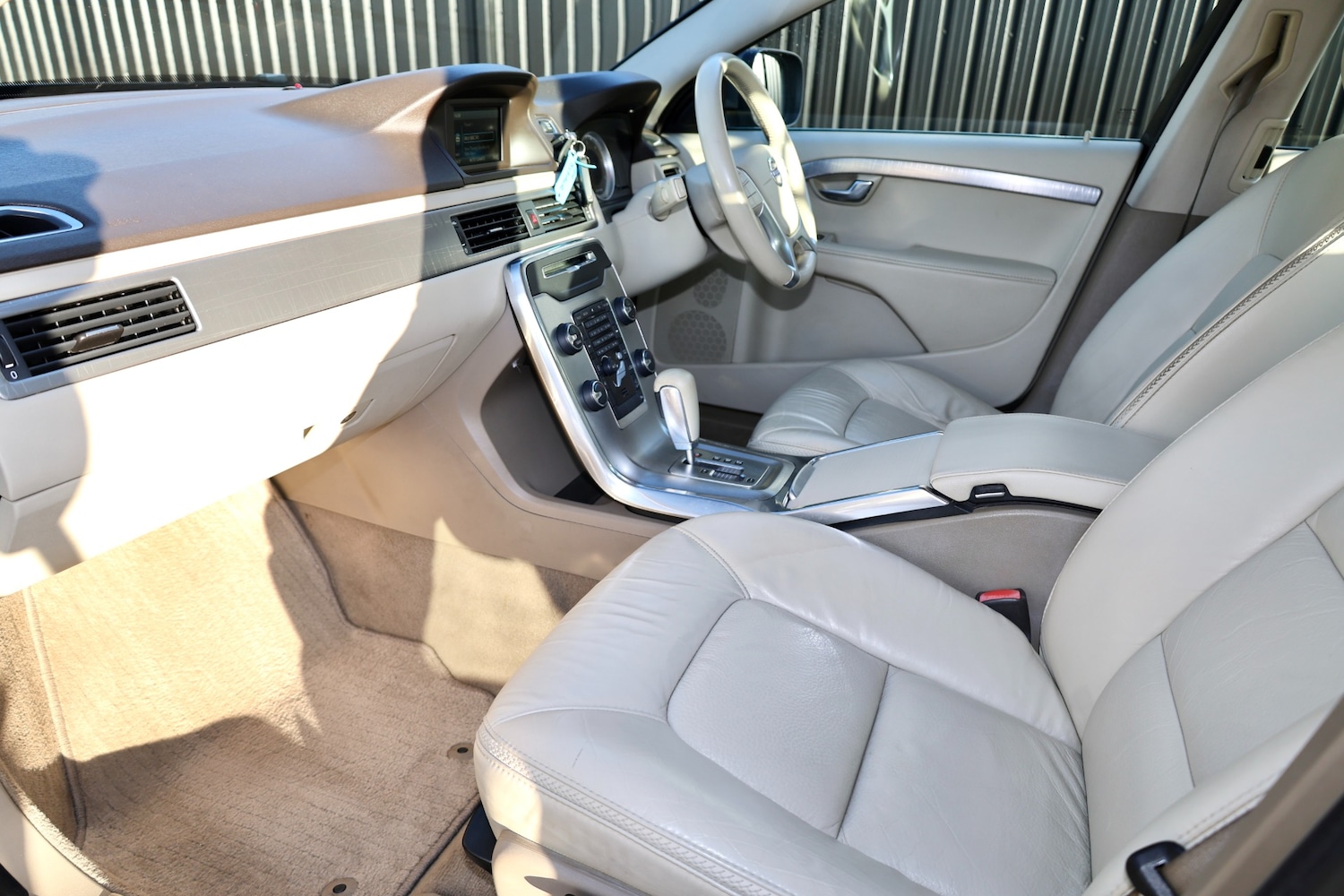 Used Volvo XC70 2011 for sale - 76529244: Photo 3