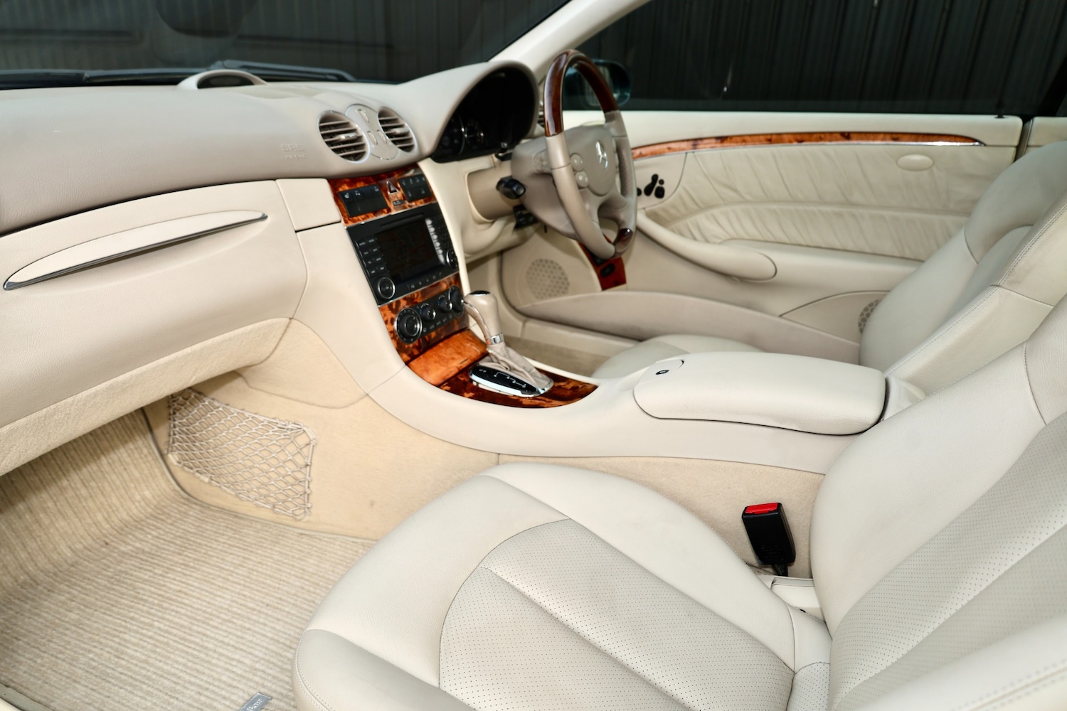 Used Mercedes-Benz CLK 2005 for sale - 77900813: Photo 3