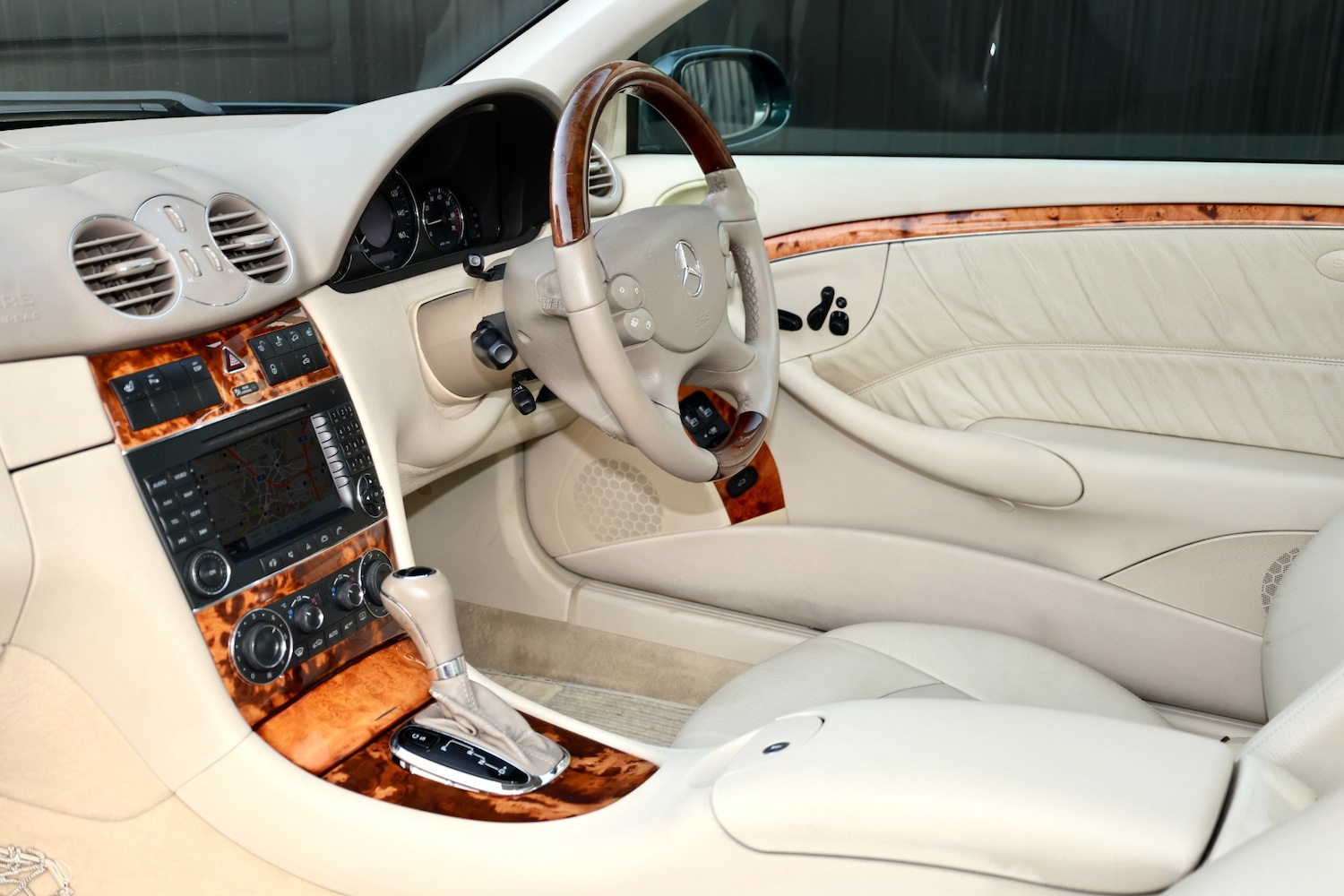 Used Mercedes-Benz CLK 2005 for sale - 77900813: Photo 9