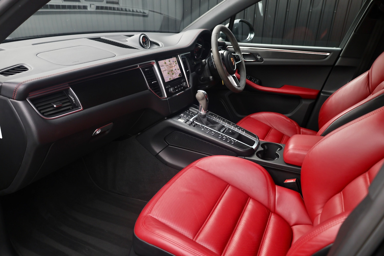 Used Porsche Macan 2018 for sale - 77491113: Photo 3