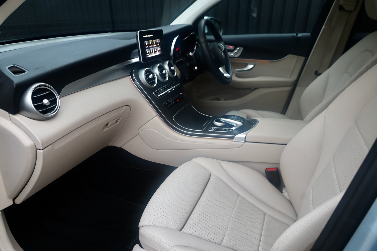 Used Mercedes-Benz GLC 2017 for sale - 77241841: Photo 3