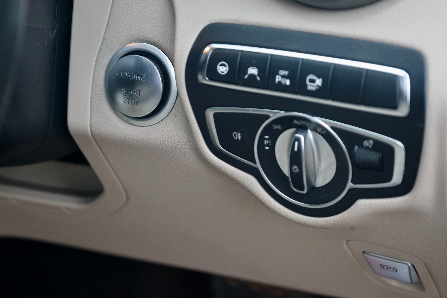 Used Mercedes-Benz GLC 2017 for sale - 77241841: Photo 44