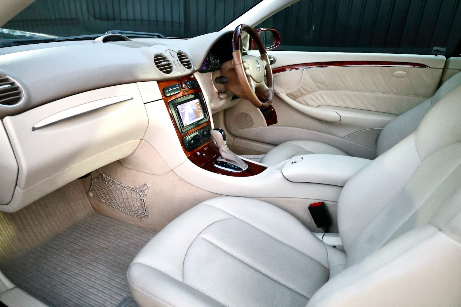 Used Mercedes-Benz CLK 2004 for sale - 76918070: Photo 3