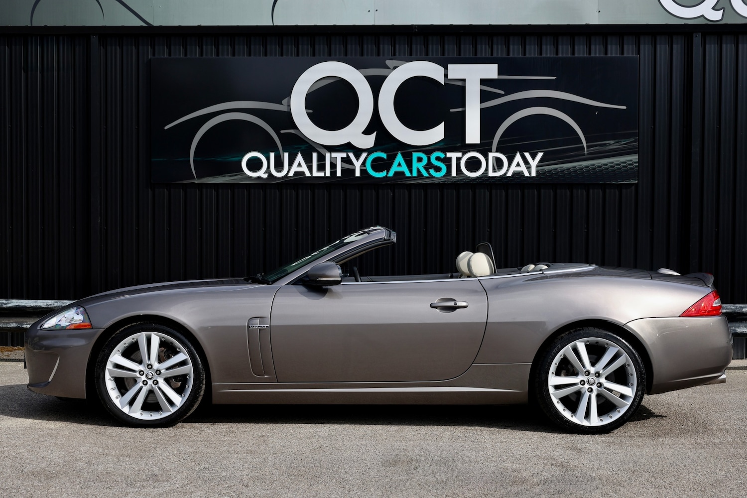 Used Jaguar XK 2010 for sale - 78131450: Photo 2