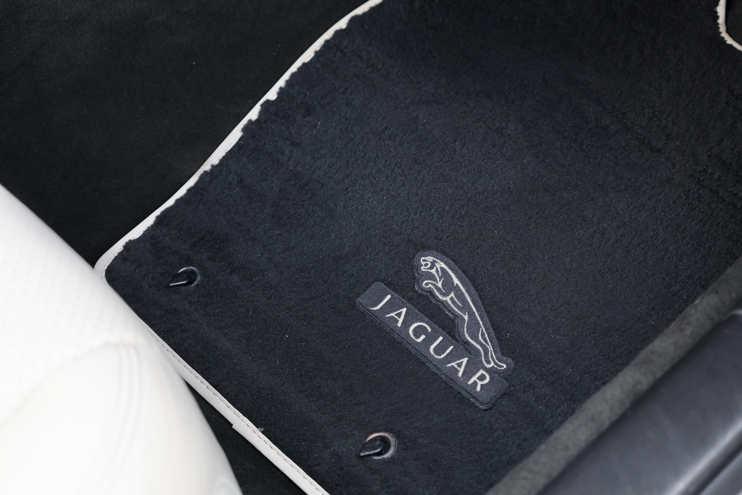 Used Jaguar XK 2010 for sale - 78131450: Photo 28