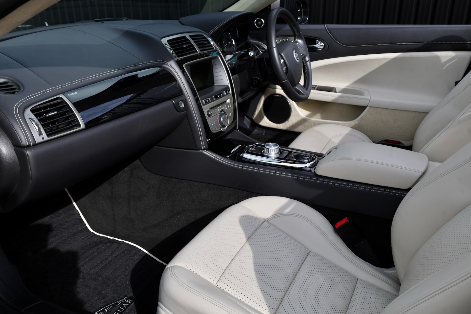 Used Jaguar XK 2010 for sale - 78131450: Photo 3