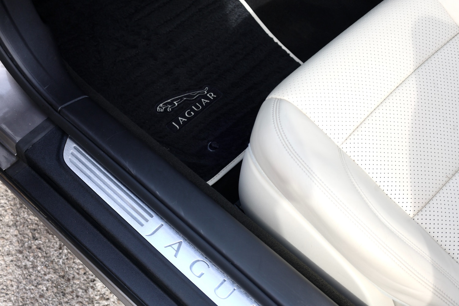 Used Jaguar XK 2010 for sale - 78131450: Photo 41