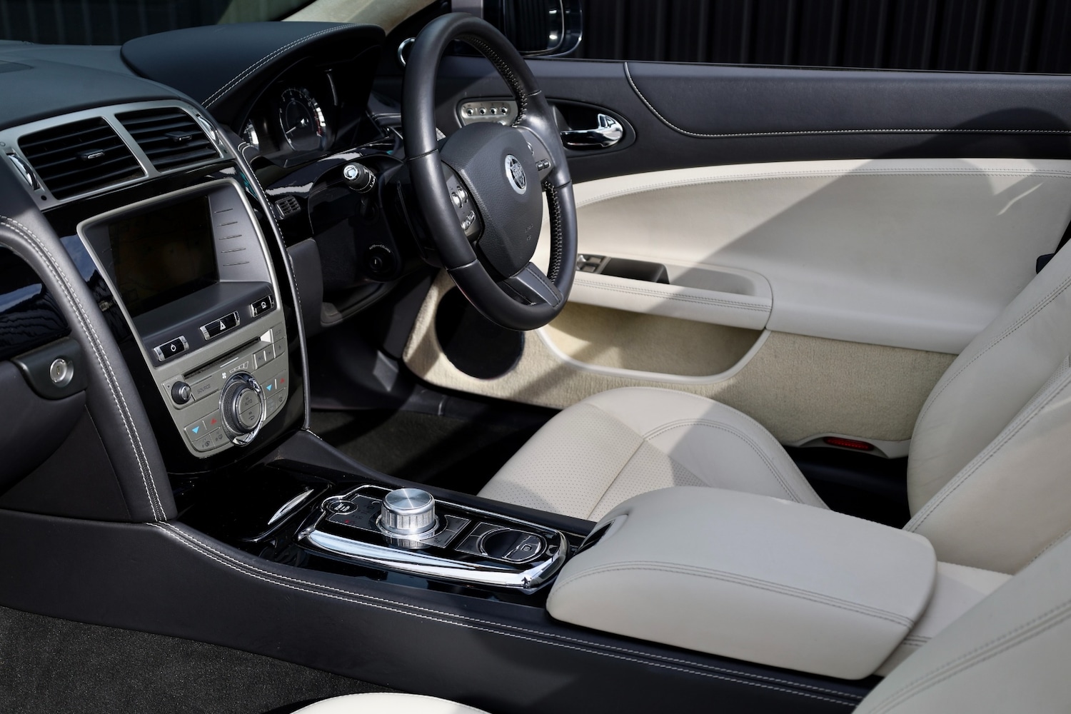 Used Jaguar XK 2010 for sale - 78131450: Photo 7