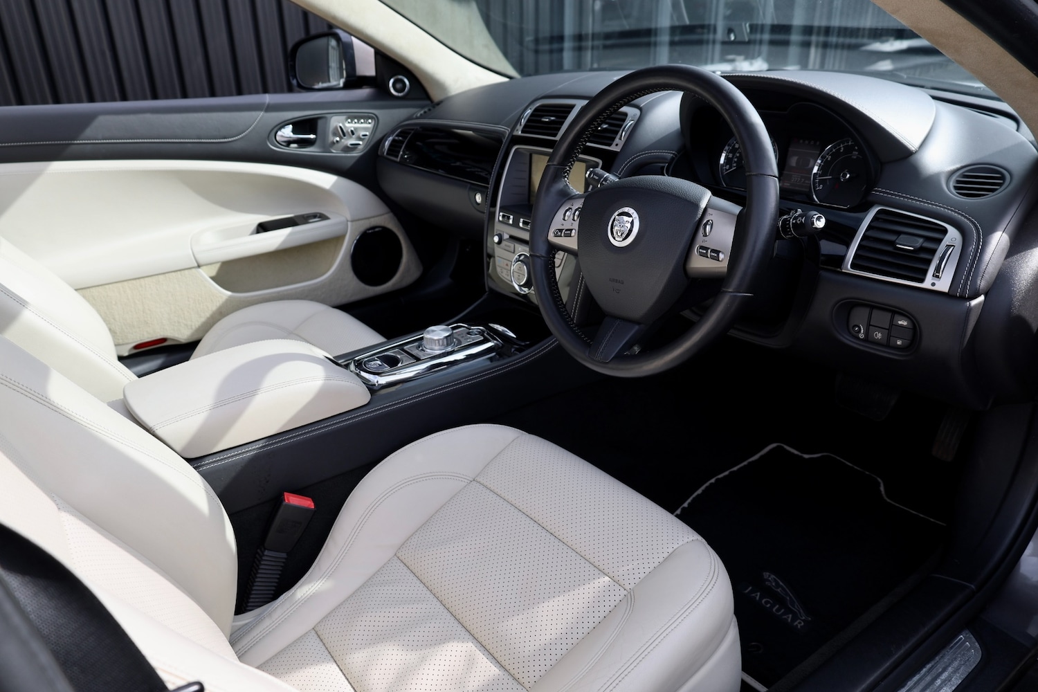 Used Jaguar XK 2010 for sale - 78131450: Photo 8