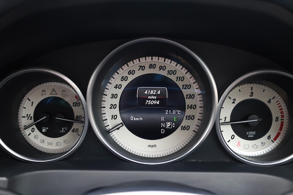 Used Mercedes-Benz E-Class 2013 for sale - 75641460: Photo 23