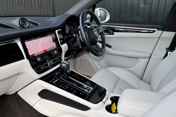 Used Porsche Macan 2023 for sale - 75535863: Photo 12
