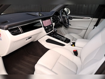 Used Porsche Macan 2023 for sale - 75535863: Photo