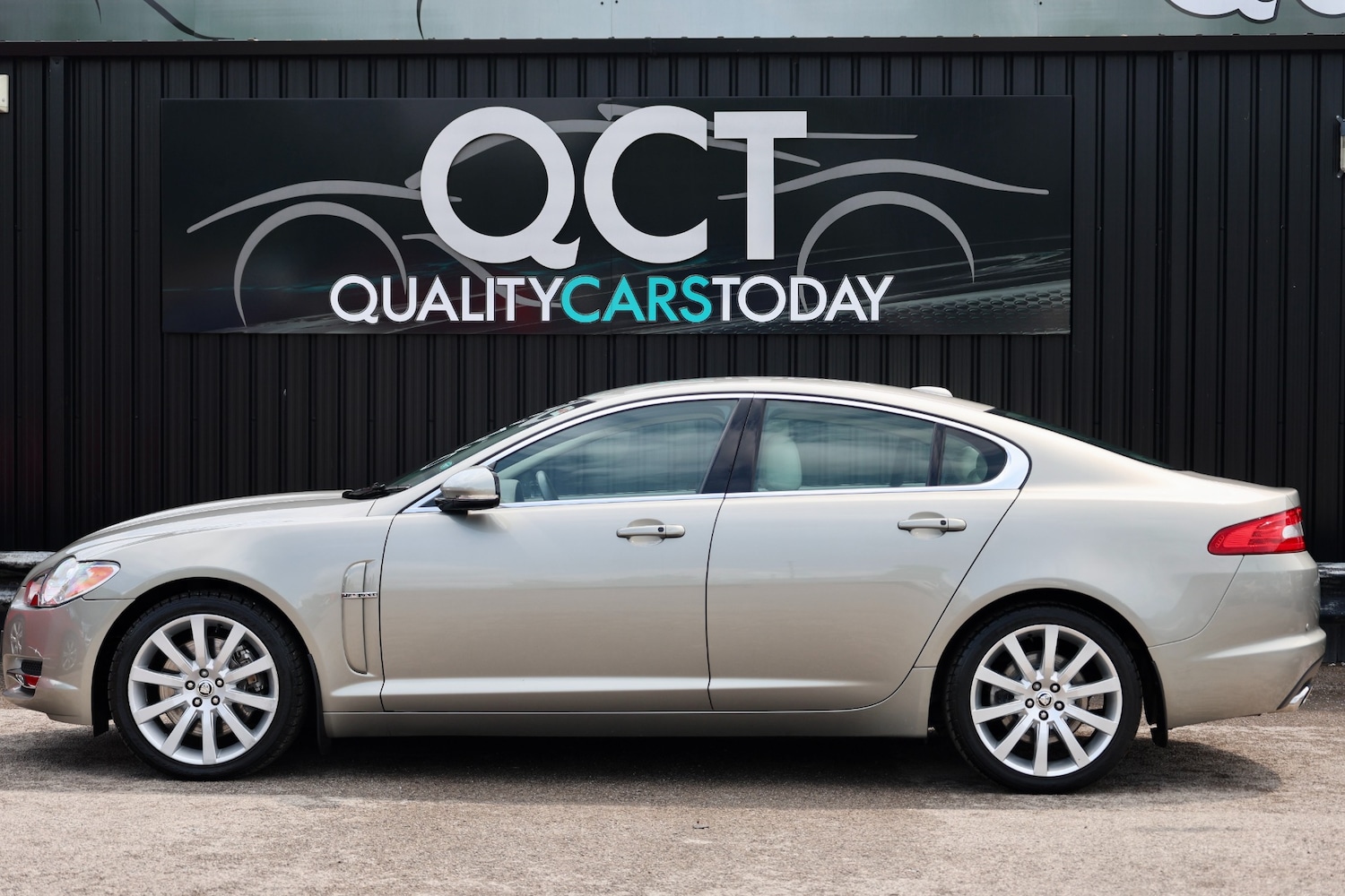 Used Jaguar XF 2009 for sale - 76493826: Photo 2