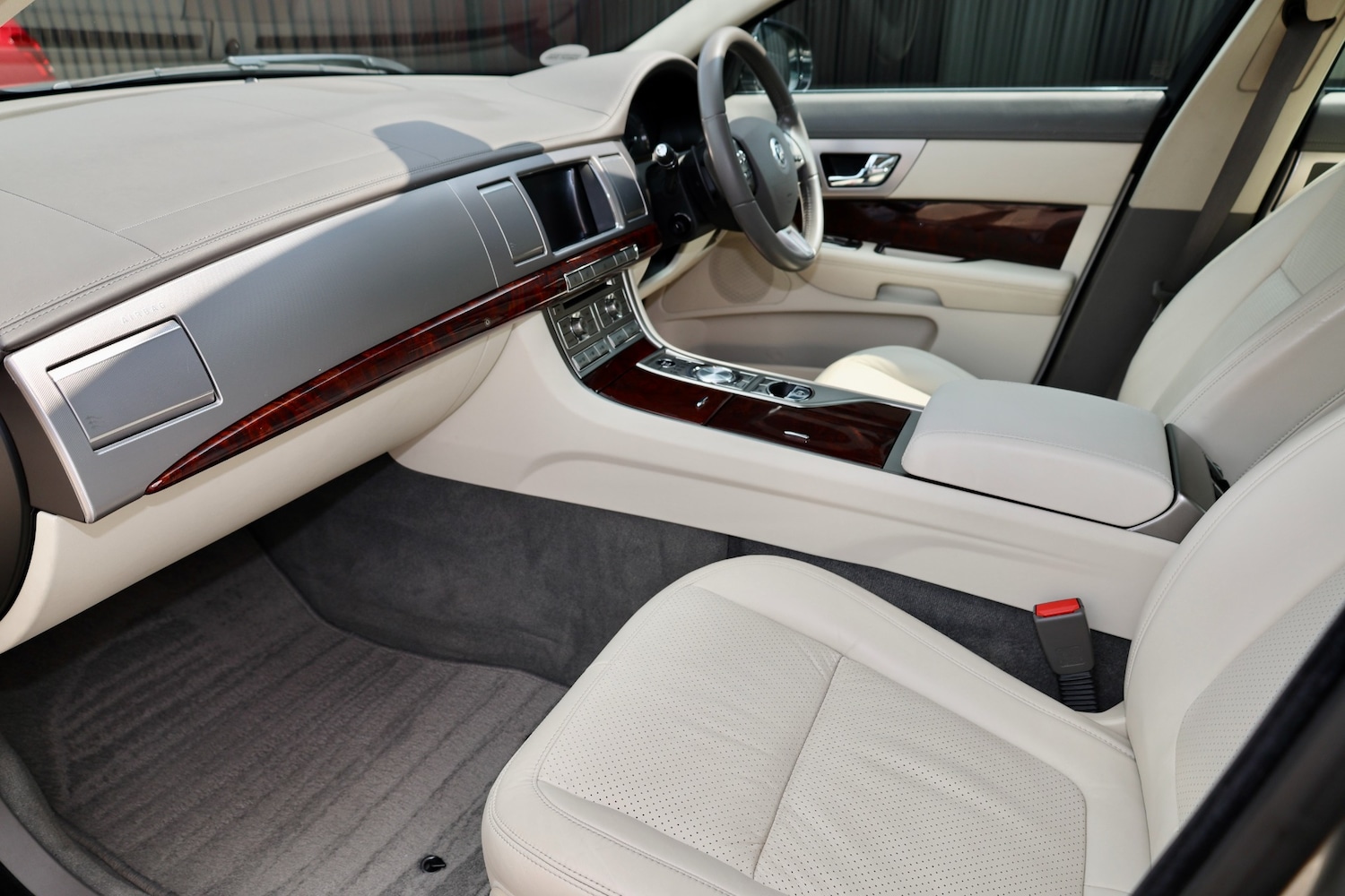 Used Jaguar XF 2009 for sale - 76493826: Photo 3