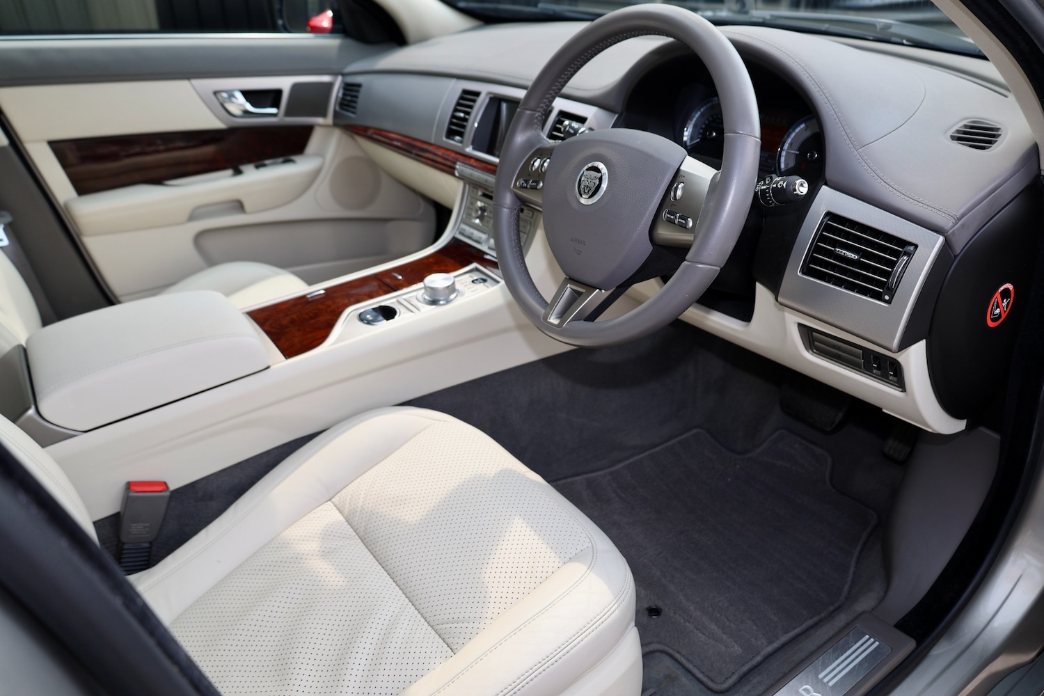 Used Jaguar XF 2009 for sale - 76493826: Photo 7