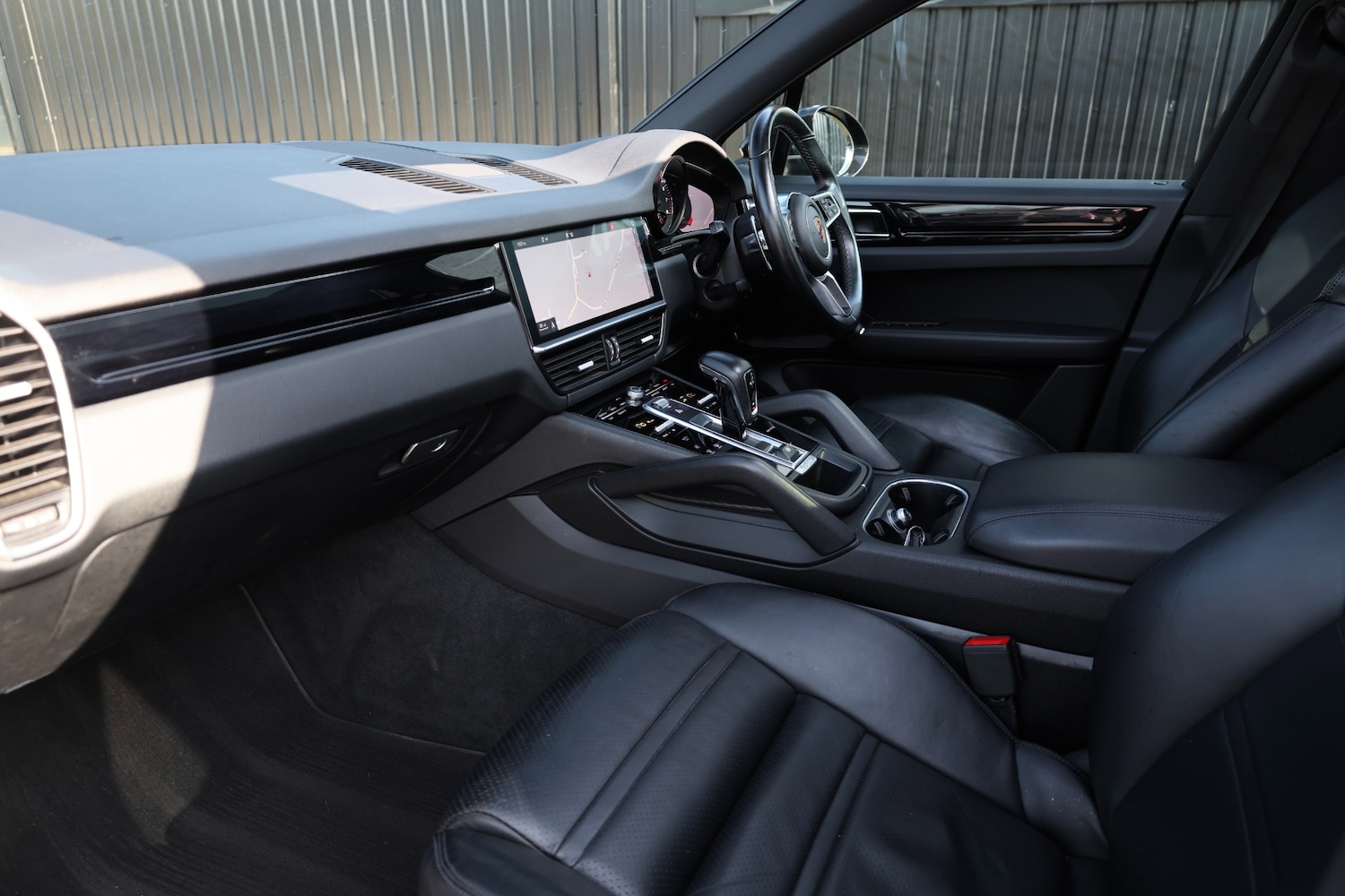 Used Porsche Cayenne 2018 for sale - 77807044: Photo 3