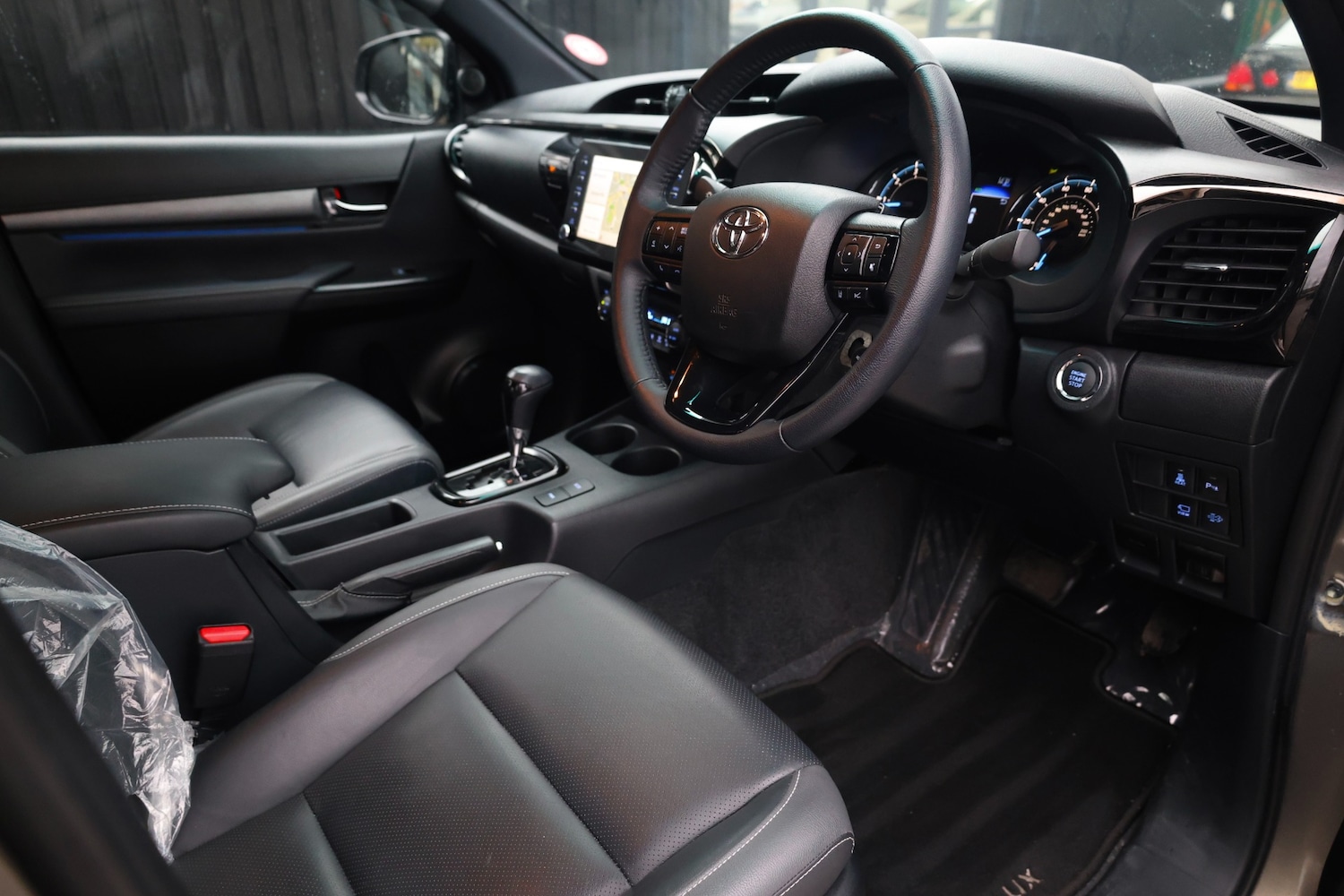 Used Toyota Hilux 2024 for sale - 76774411: Photo 41