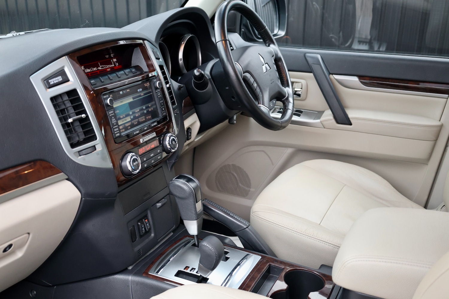 Used Mitsubishi Shogun 2015 for sale - 77721152: Photo 11