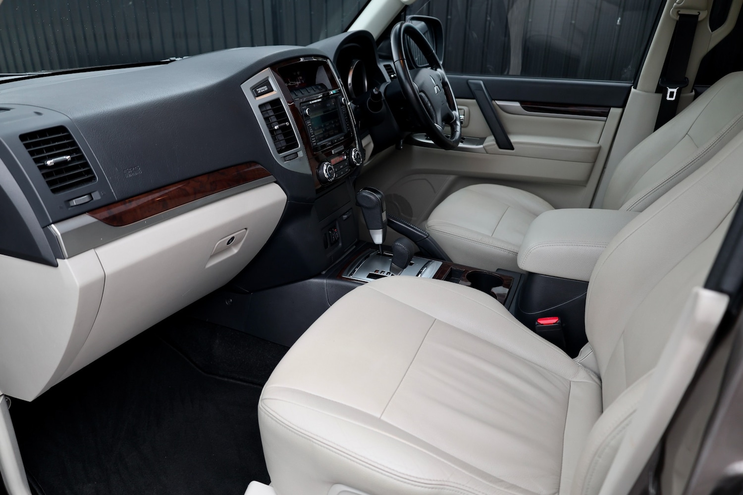 Used Mitsubishi Shogun 2015 for sale - 77721152: Photo 3