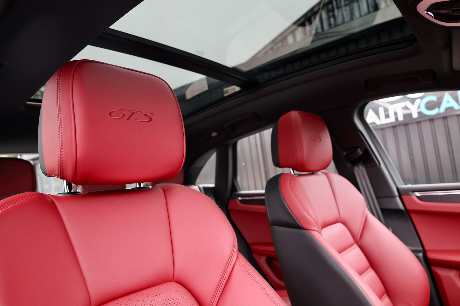 Used Porsche Macan 2025 for sale - 76256949: Photo 10