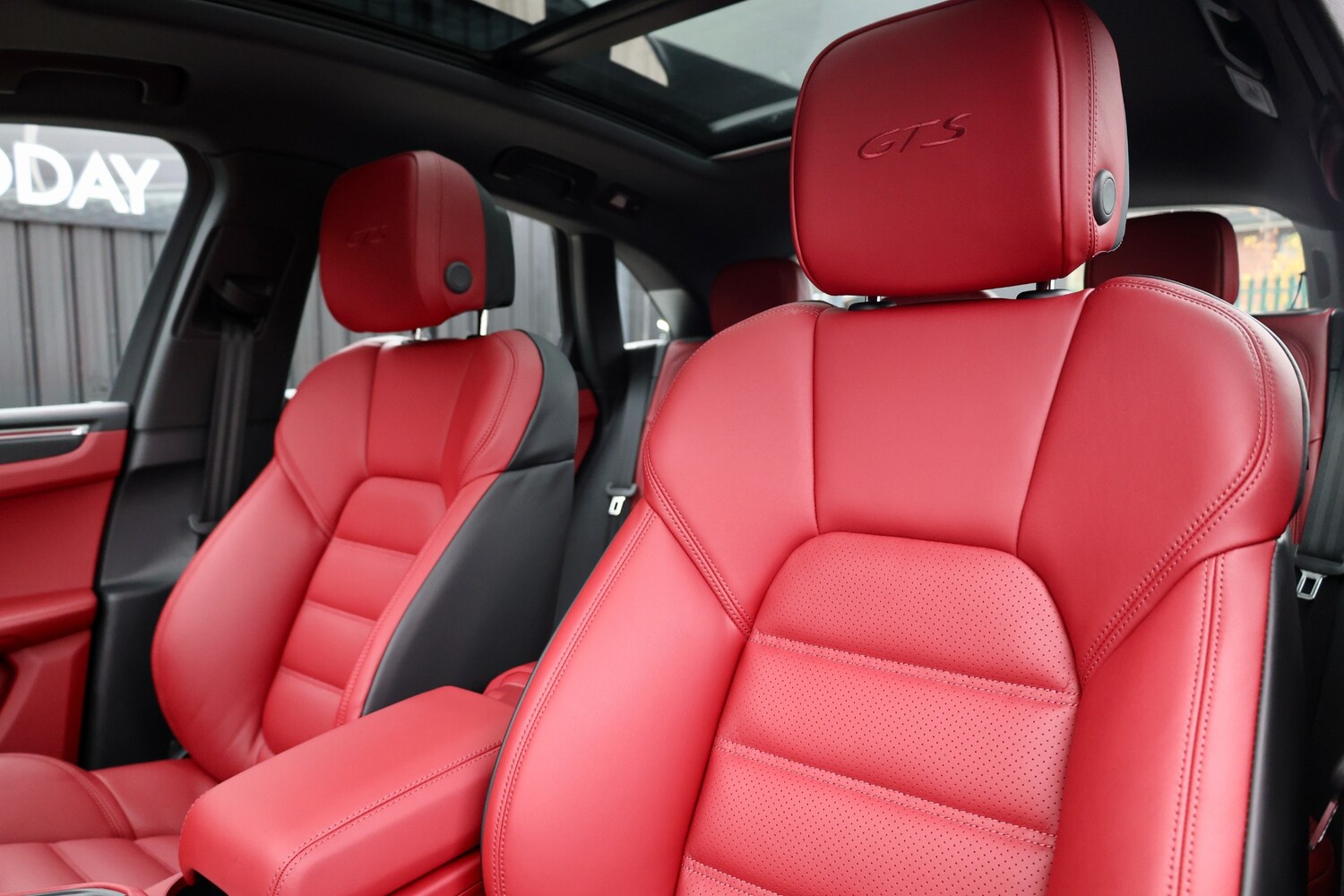 Used Porsche Macan 2025 for sale - 76256949: Photo 14