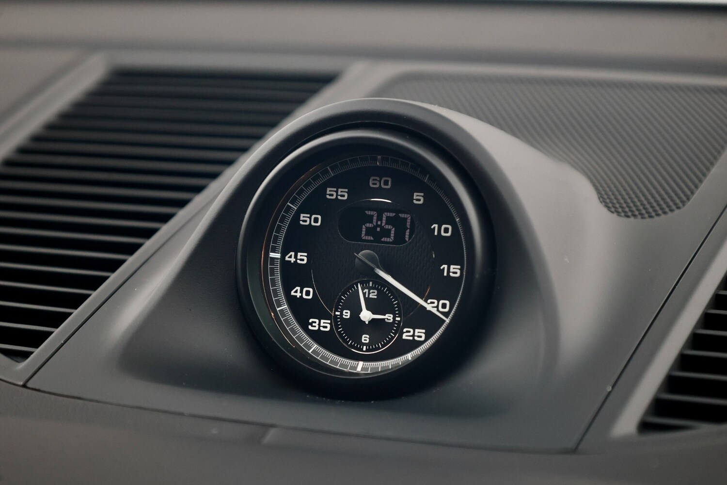 Used Porsche Macan 2025 for sale - 76256949: Photo 17