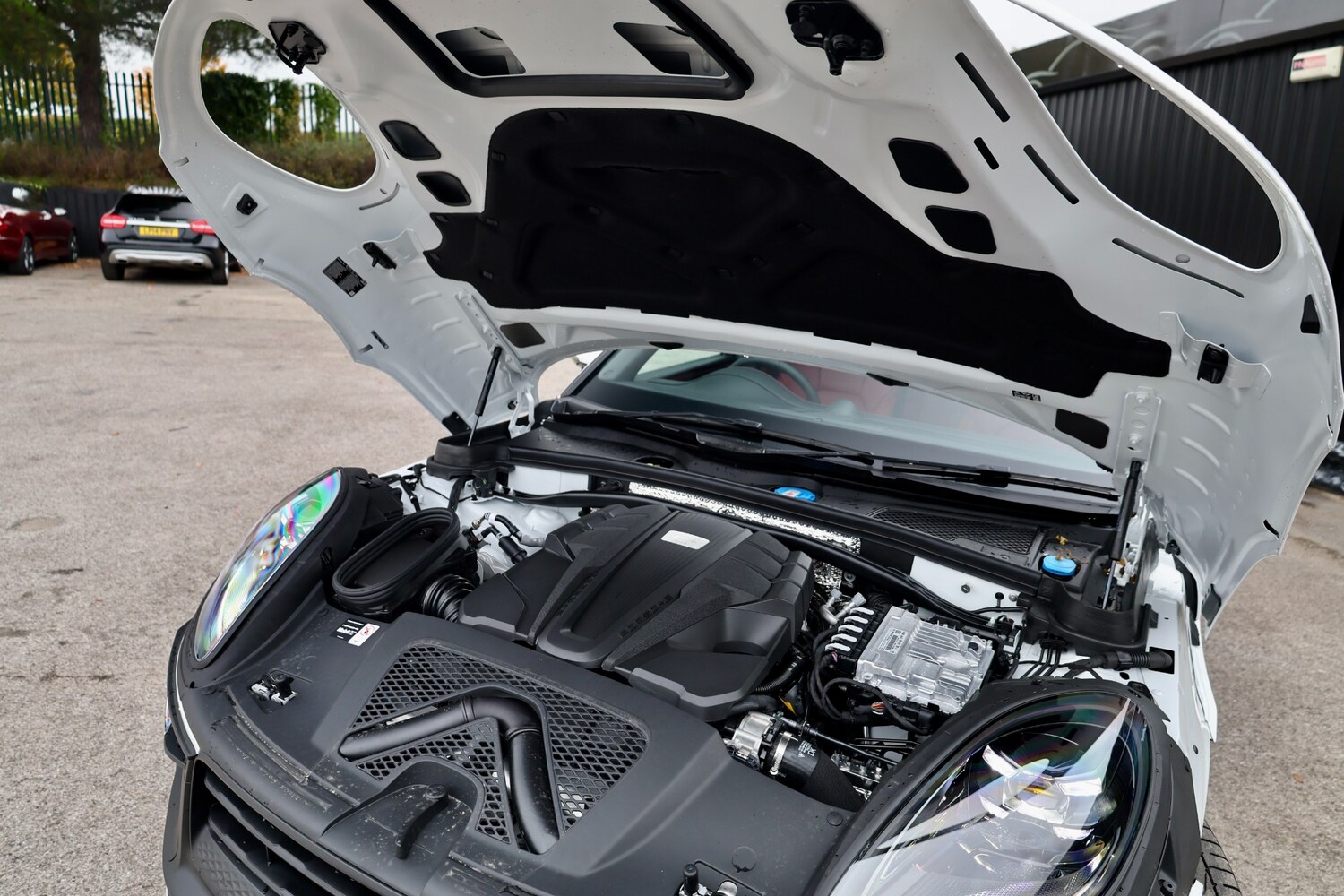 Used Porsche Macan 2025 for sale - 76256949: Photo 25